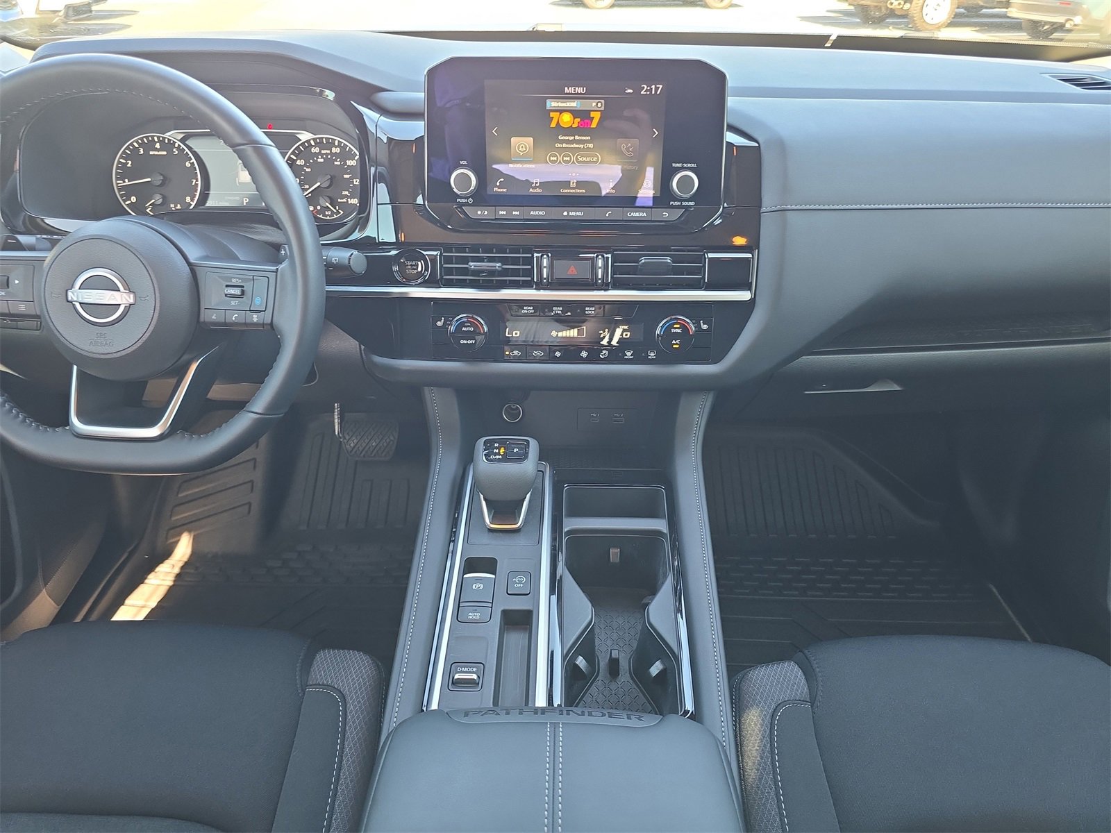 Used 2025 Nissan Pathfinder SV image 11