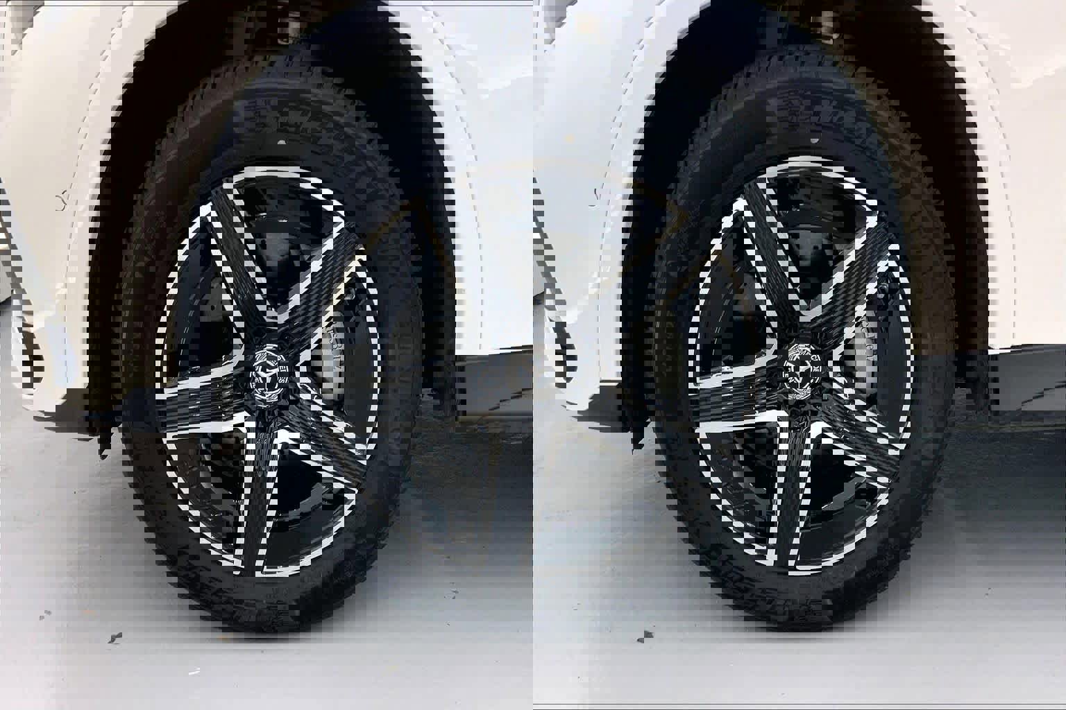 Used 2025 Mercedes-Benz GLC 300 image 9