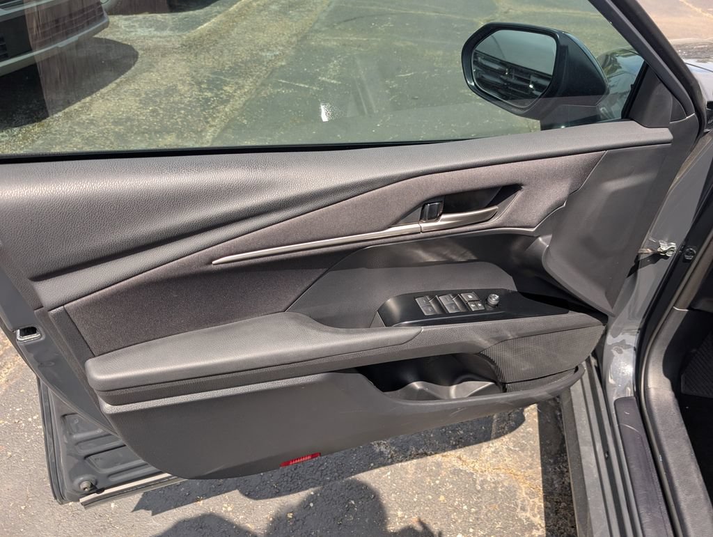 Used 2025 Toyota Camry LE AWD/4WD image 28