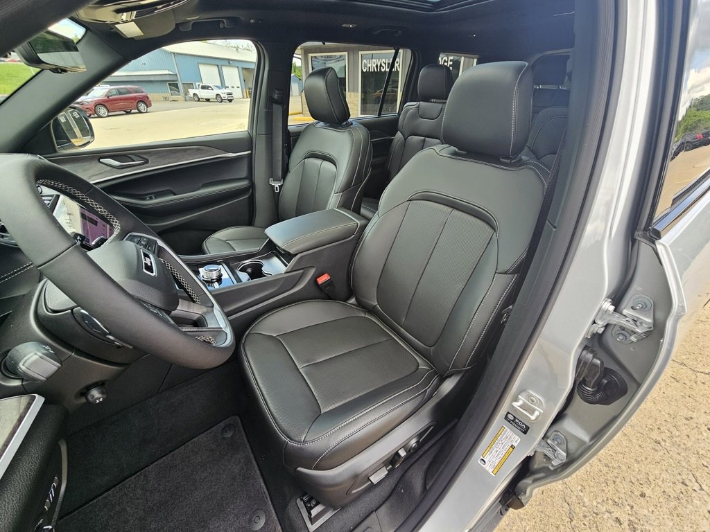 New 2025 Jeep Grand Cherokee L Limited w/ Luxury Tech Group II image 22