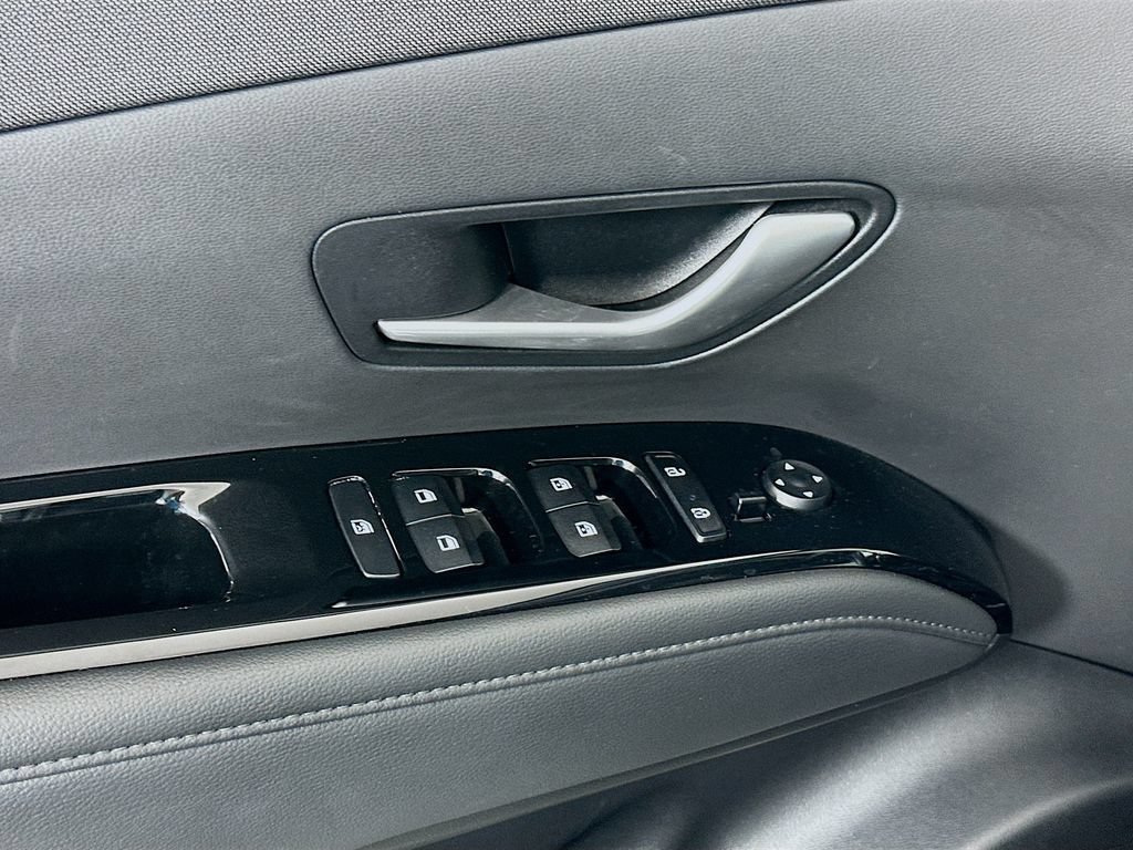 Certified 2023 Hyundai Tucson Limited AWD/4WD image 18