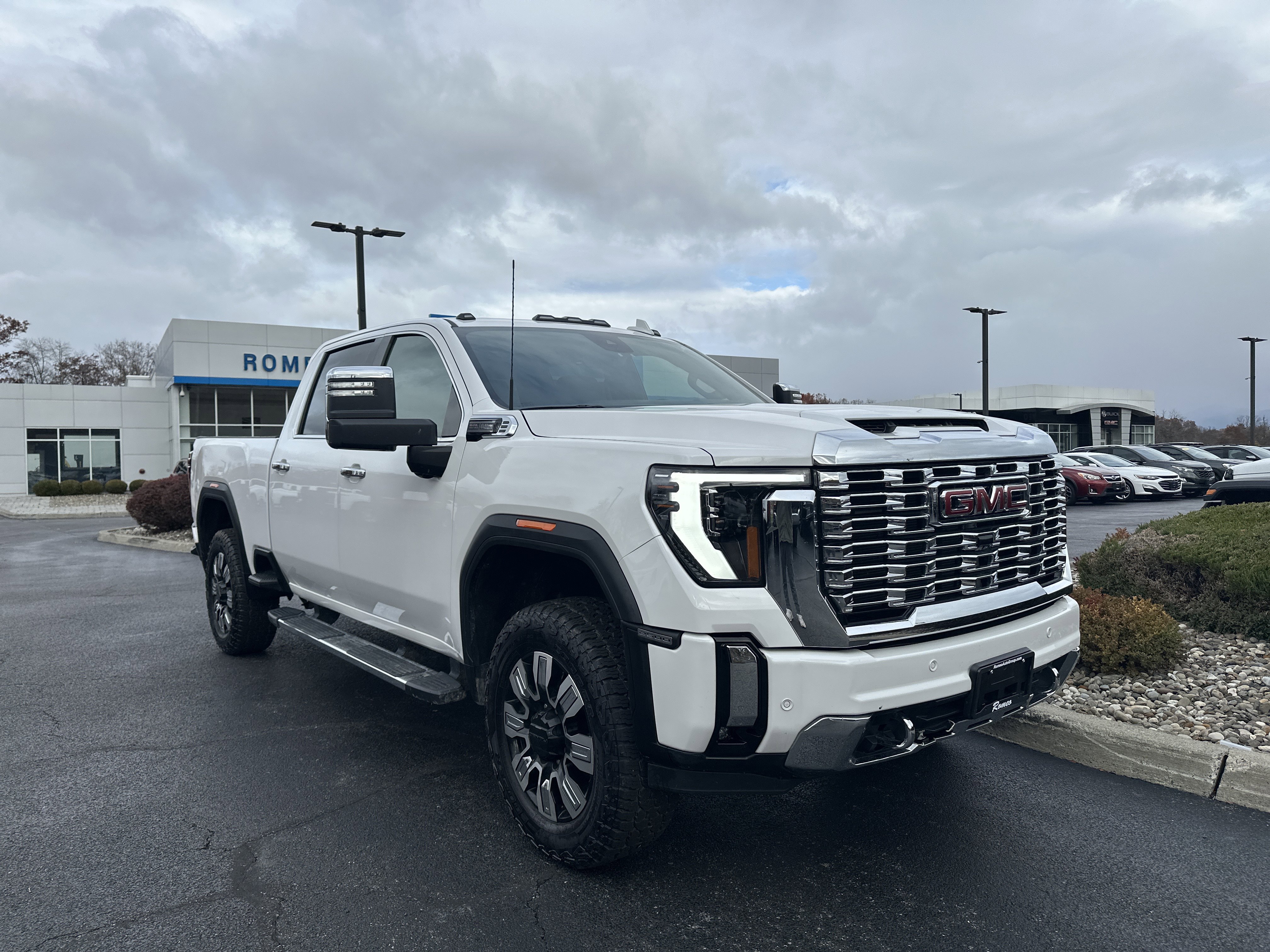 Certified 2024 GMC Sierra 2500 Denali w/ Denali Reserve Package image 3