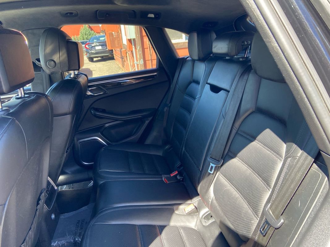 Used 2015 Porsche Macan Turbo image 26