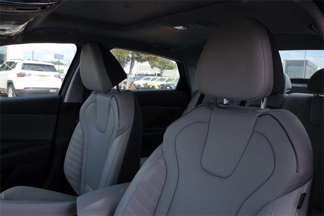 New 2025 Hyundai Elantra Limited image 9