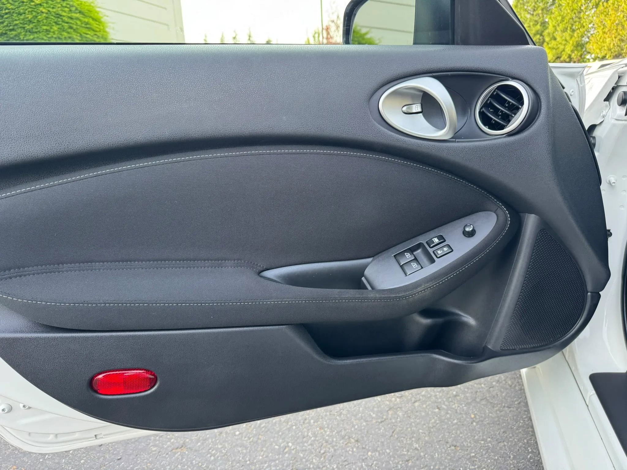 Used 2015 Nissan 370Z Roadster RWD image 37