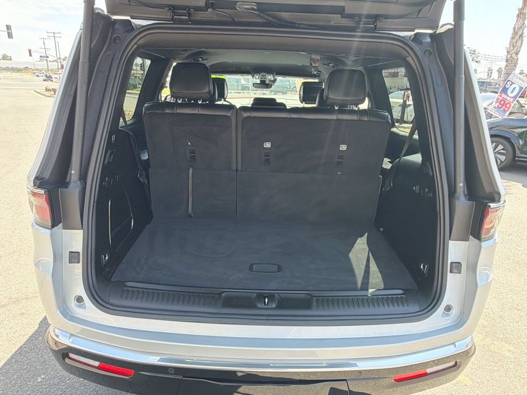 Certified 2024 Jeep Wagoneer Series II w/ Flexible Seating Group RWD image 20
