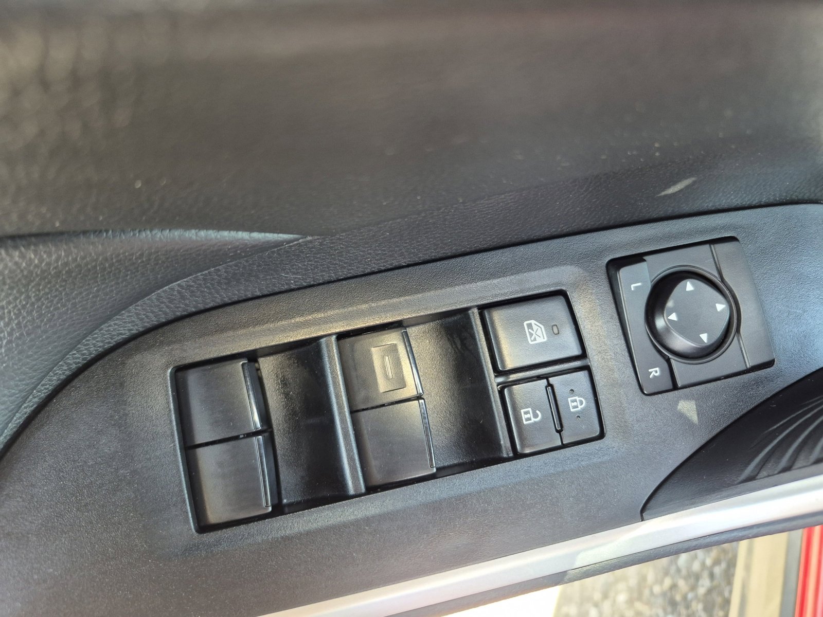 Used 2024 Toyota RAV4 LE AWD/4WD image 12