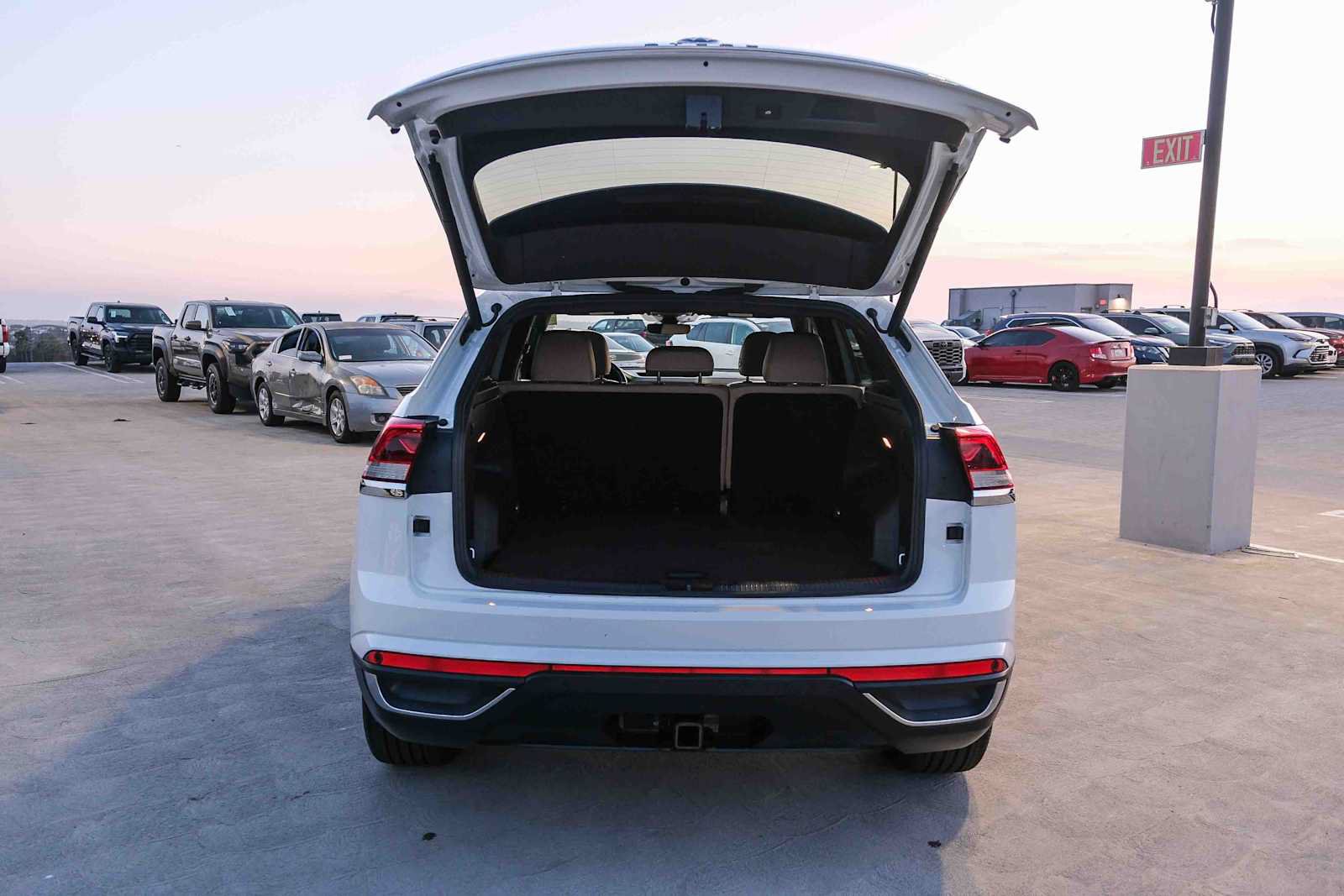 Used 2020 Volkswagen Atlas Cross Sport SEL FWD image 28