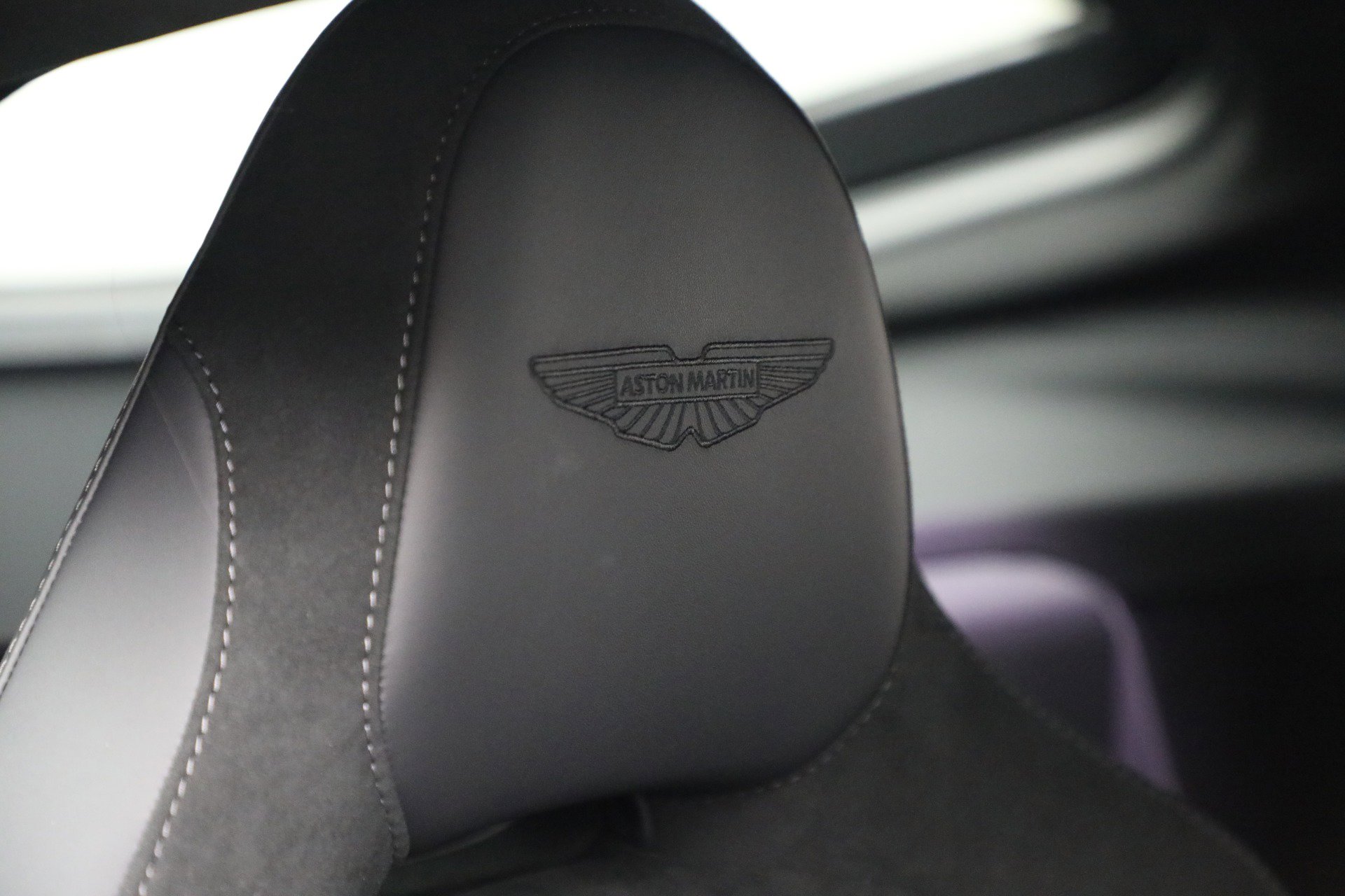 Used 2025 Aston Martin V8 Vantage Coupe image 26