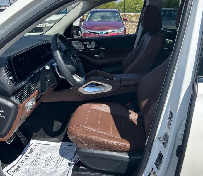 Used 2024 Mercedes-Benz GLS 450 4MATIC image 4