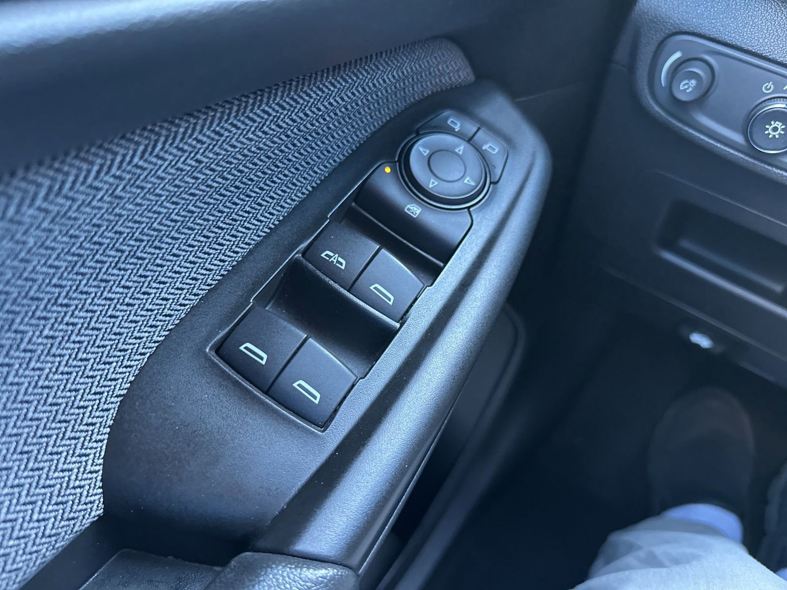 Used 2024 Chevrolet TrailBlazer LT w/ LT Cold Weather Package image 31