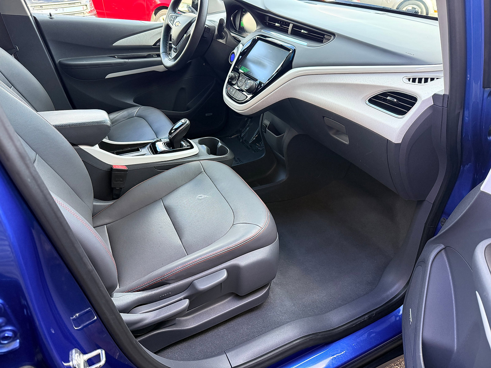 Used 2017 Chevrolet Bolt Premier w/ Driver Confidence II Package FWD image 33