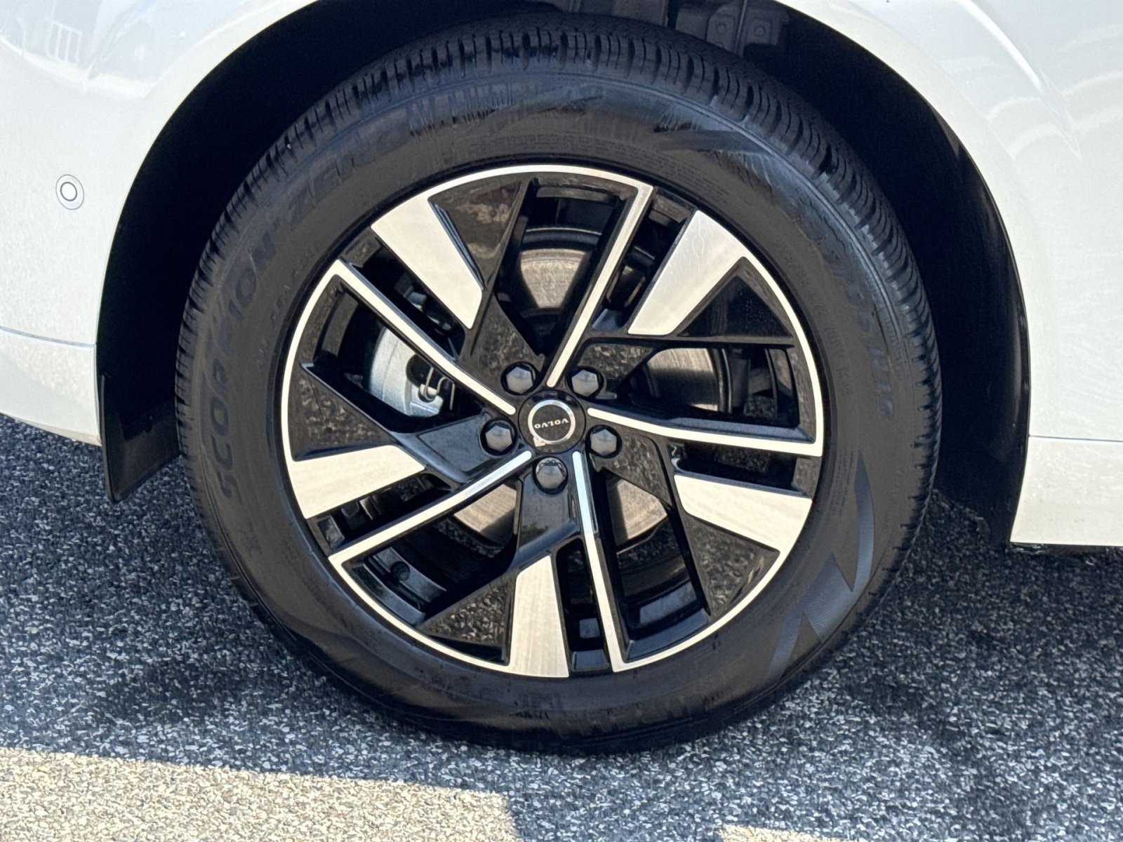 New 2026 Volvo XC60 B5 Plus w/ Protection Package Premier AWD/4WD image 20