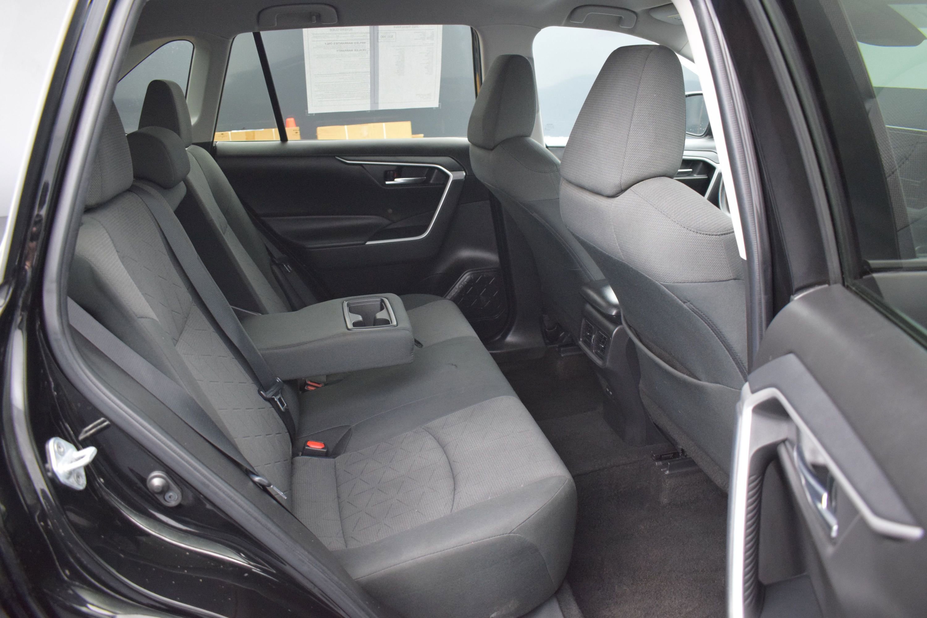 Used 2022 Toyota RAV4 XLE AWD/4WD image 11