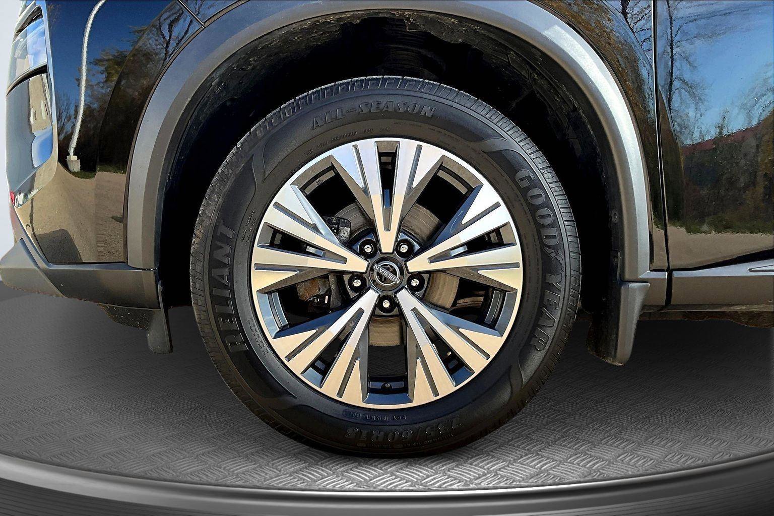 Used 2023 Nissan Rogue SV w/ SV Premium Package image 9