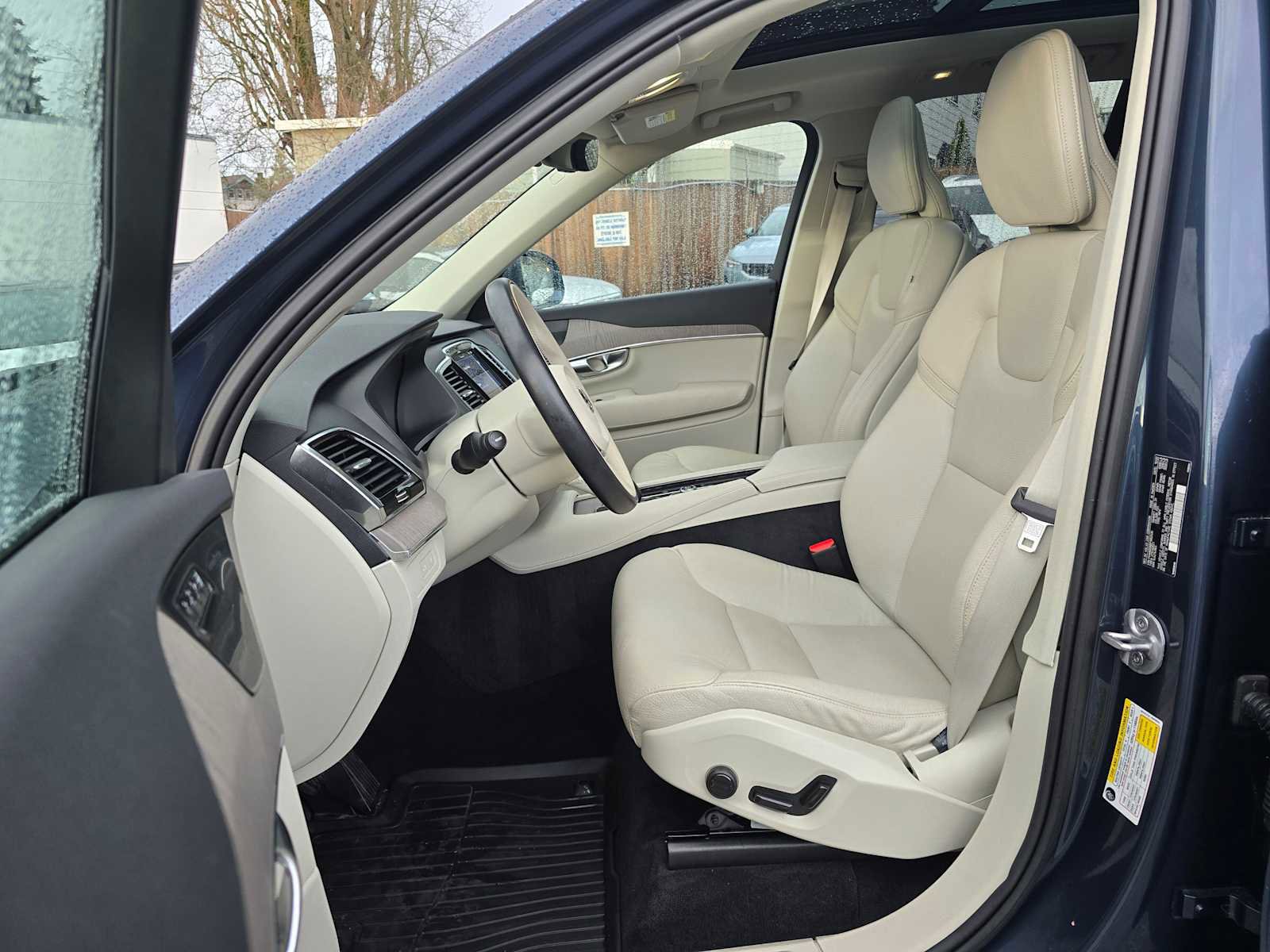 Certified 2023 Volvo XC90 T8 Plus w/ Protection Package Premier image 18