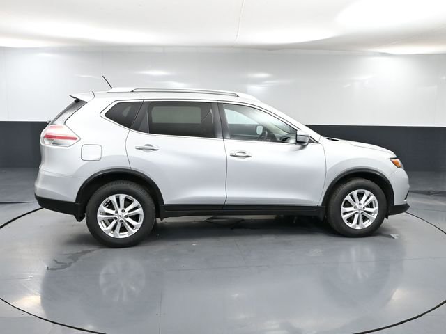 Used 2016 Nissan Rogue SV image 3