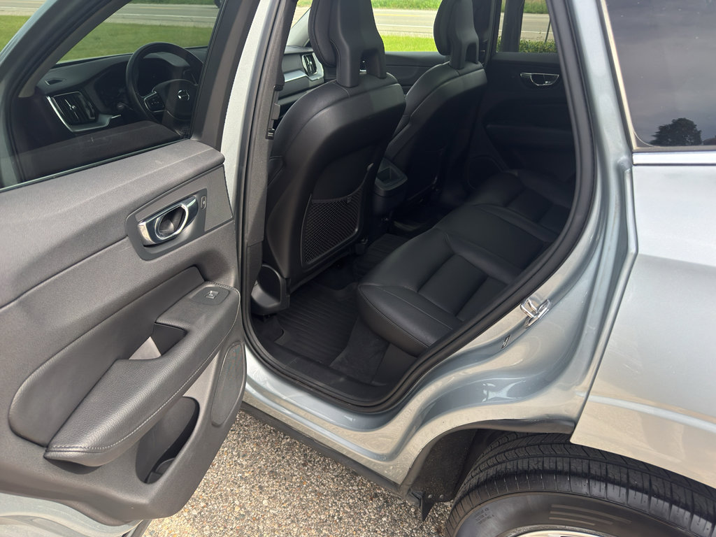 Used 2018 Volvo XC60 T5 Momentum w/ Convenience Package AWD/4WD image 25