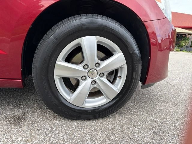Used 2011 Volkswagen Routan SE FWD image 31