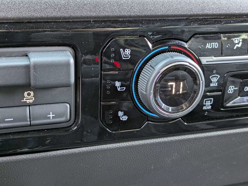 Used 2023 Chevrolet Silverado 1500 ZR2 w/ Technology Package AWD/4WD image 21