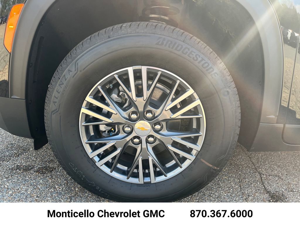 New 2026 Chevrolet Traverse LT w/ LPO, Floor Liner Package FWD image 30