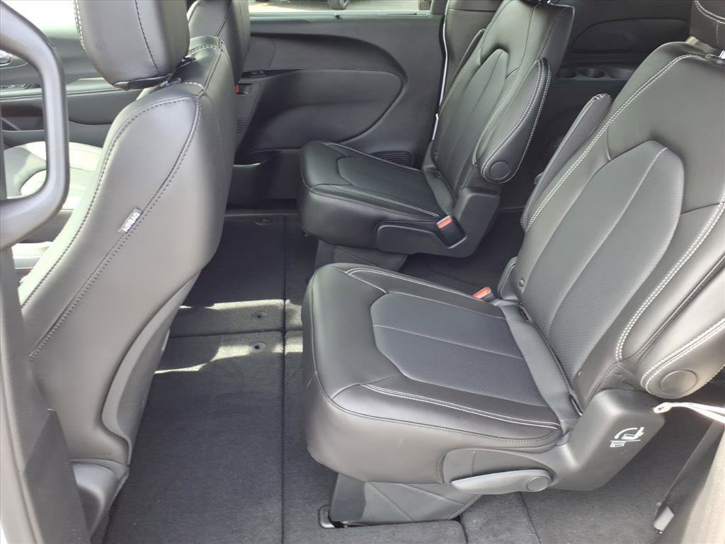New 2026 Chrysler Voyager LX image 5