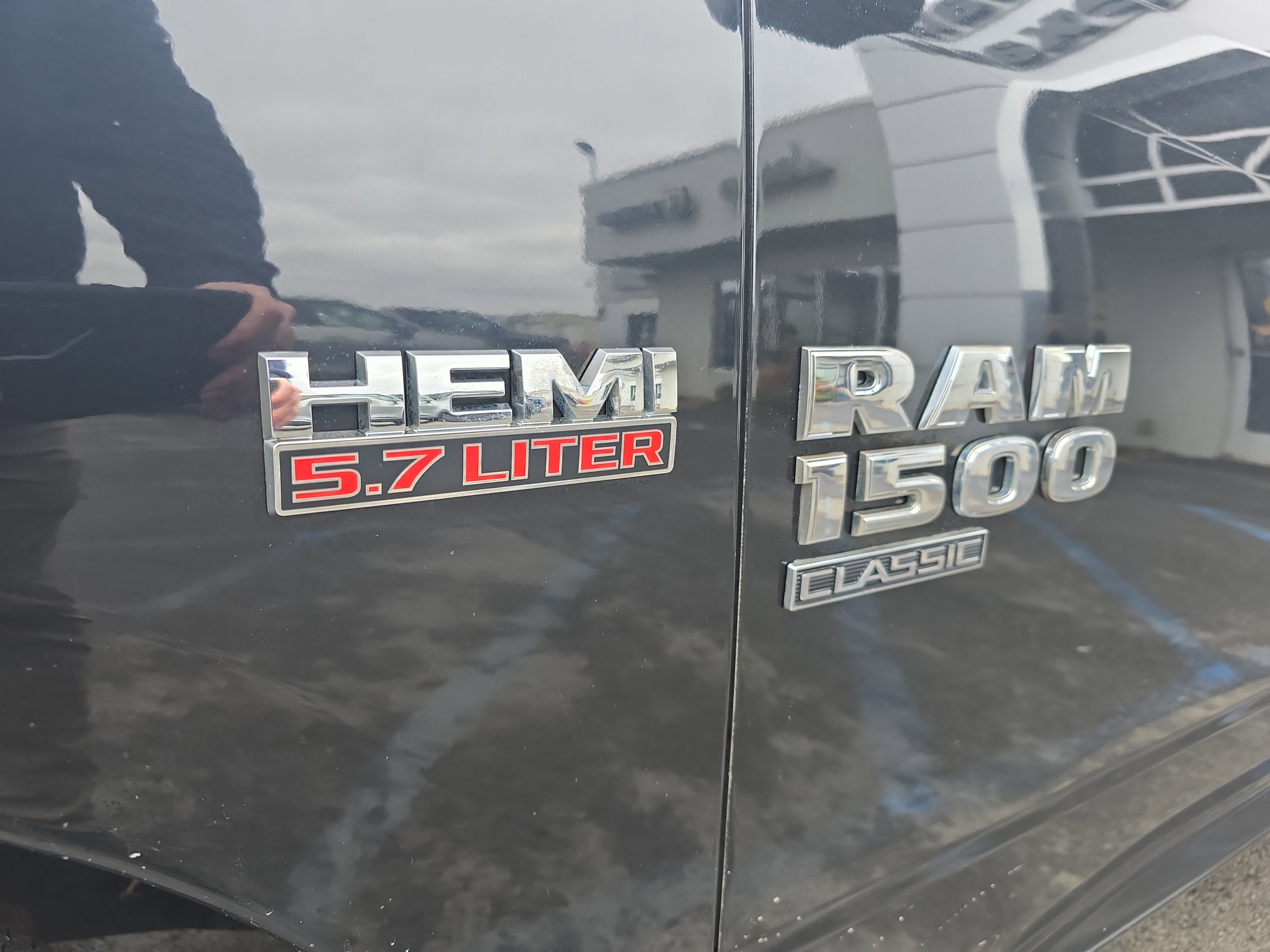 Used 2019 RAM 1500 Classic SLT image 12