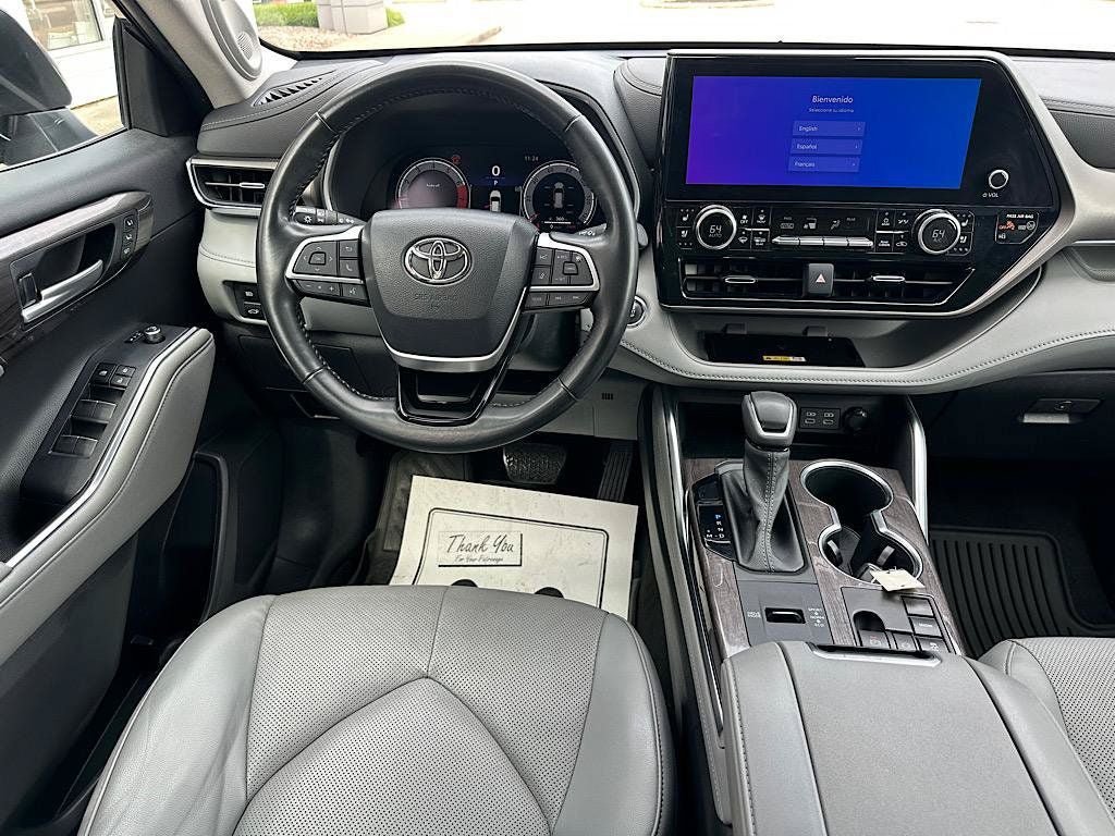 Certified 2023 Toyota Highlander Limited FWD image 22