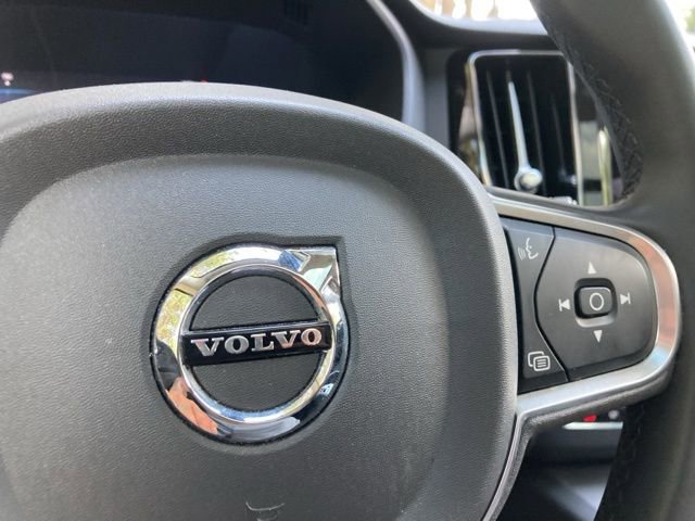 Used 2023 Volvo XC60 B5 Core image 28