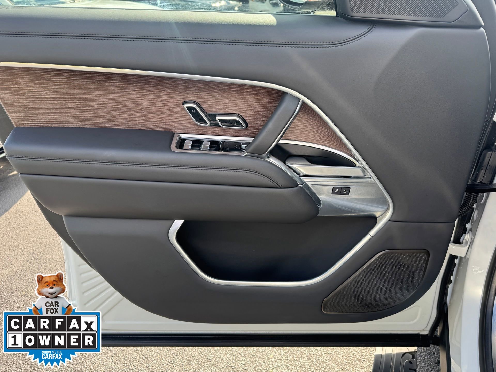 Used 2025 Land Rover Range Rover Long Wheelbase Autobiography image 4