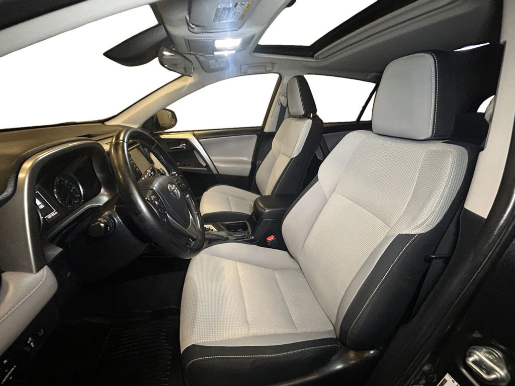Used 2018 Toyota RAV4 XLE AWD/4WD image 9