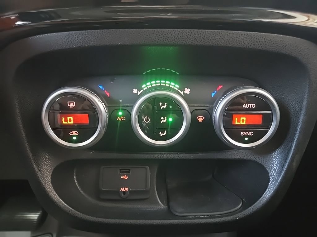 Used 2015 FIAT 500L Trekking image 23