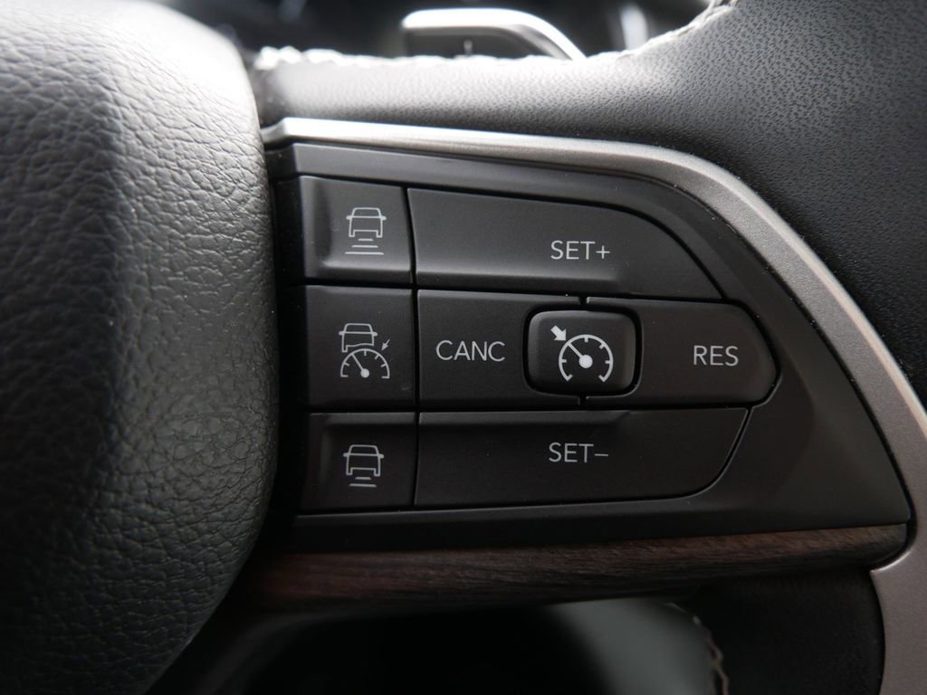 Used 2023 Jeep Grand Cherokee L Limited w/ Luxury Tech Group II image 23