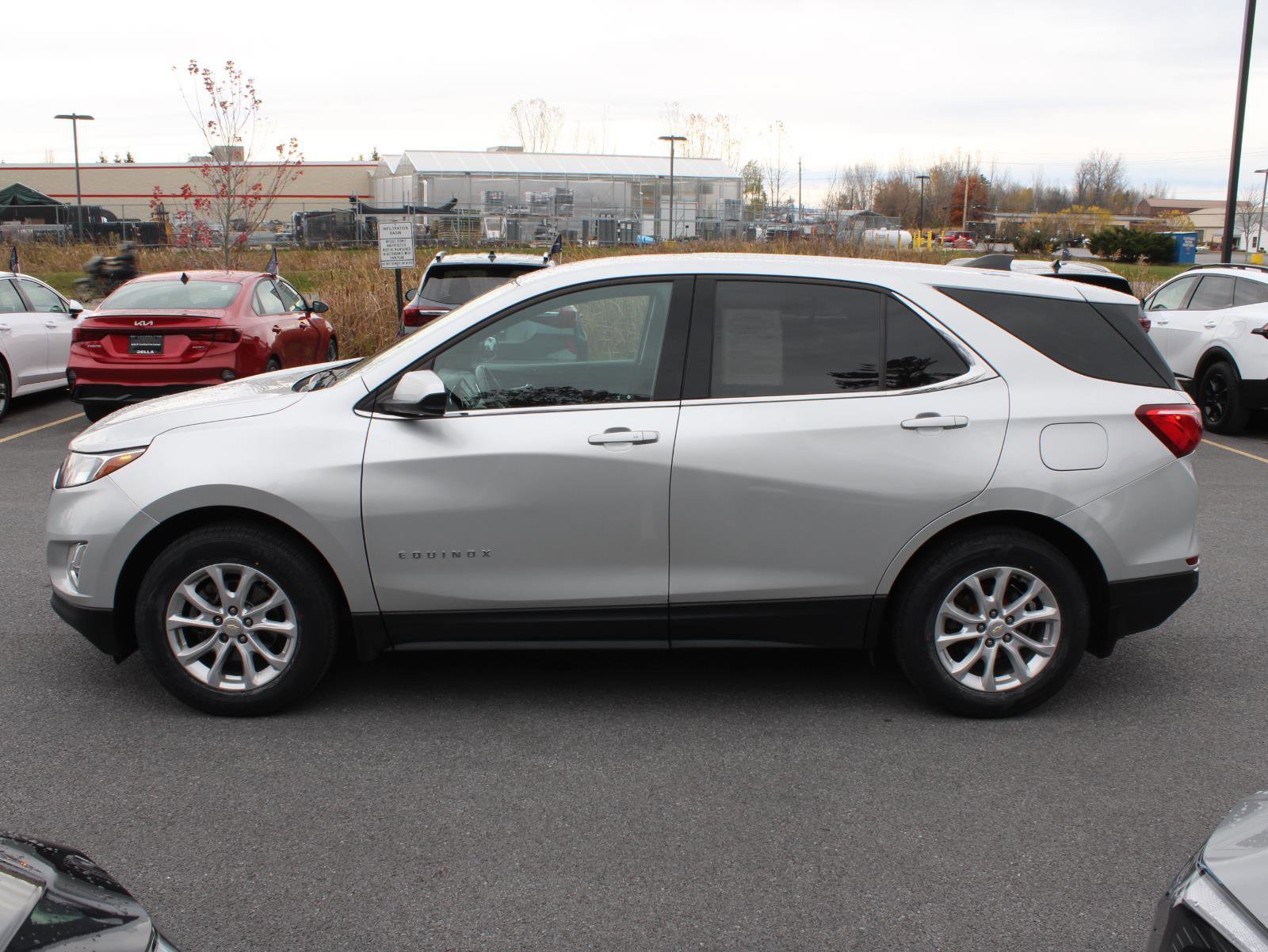 Used 2020 Chevrolet Equinox LT w/ Driver Convenience Package image 5