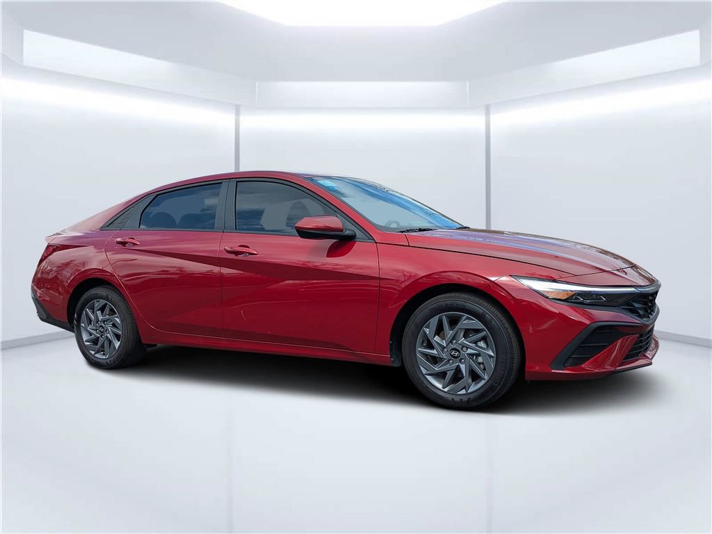 Used 2025 Hyundai Elantra Blue image 1