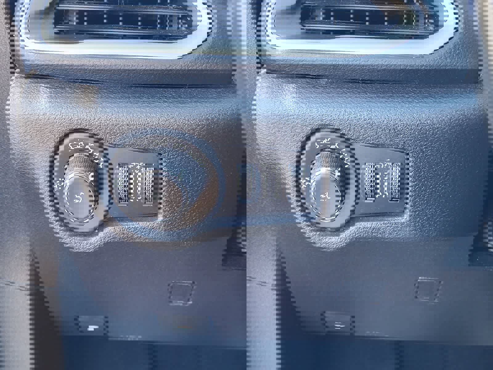 Used 2020 Chrysler Pacifica Touring-L Plus image 15