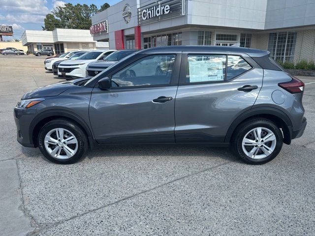 New 2025 Nissan Kicks Play S