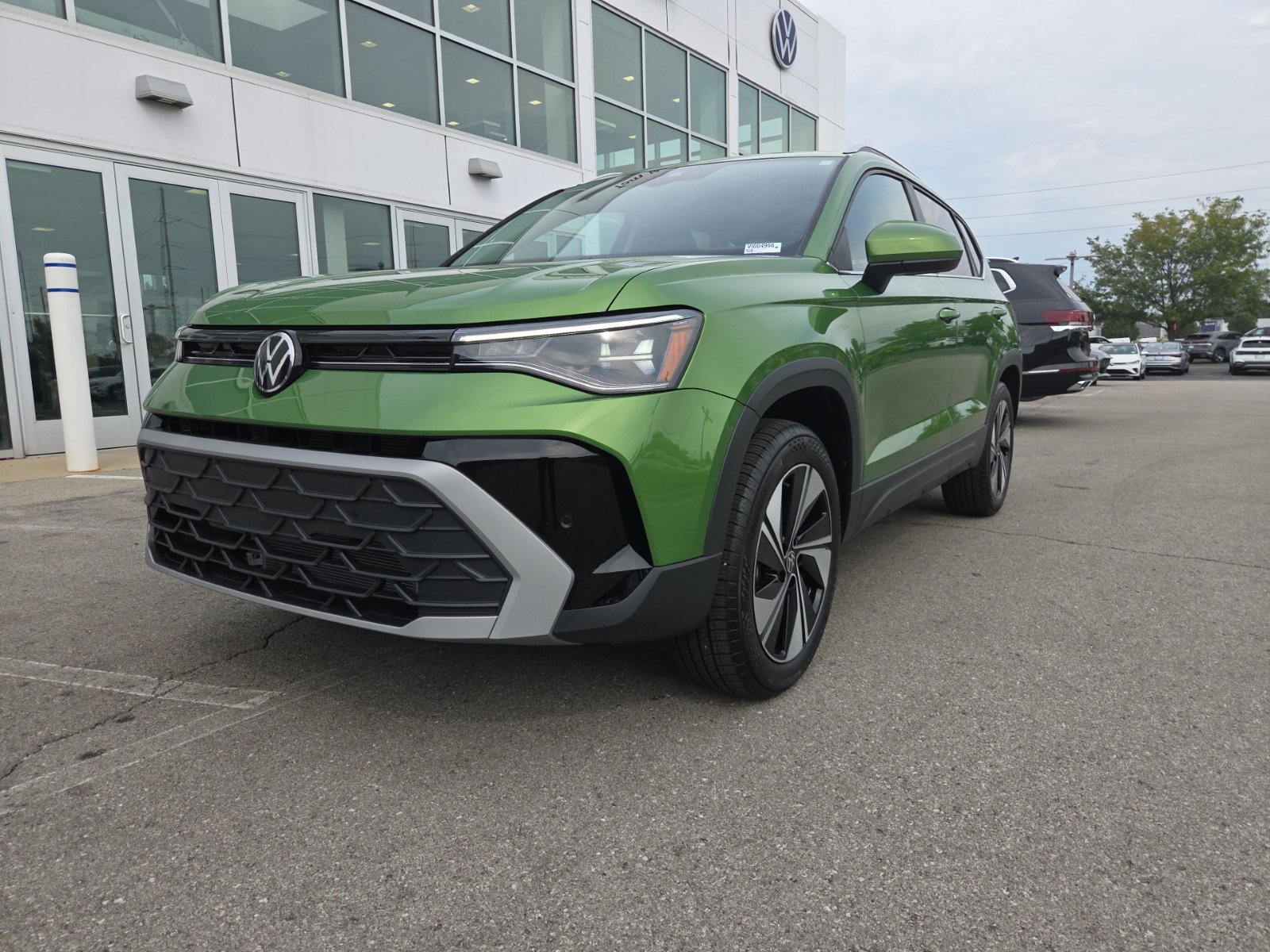New 2027 Volkswagen Taos SE AWD/4WD image 12
