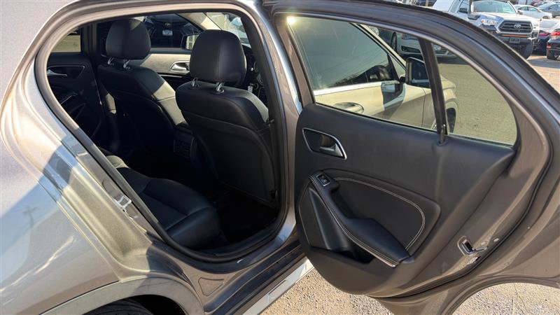 Used 2015 Mercedes-Benz GLA 250 4MATIC image 37