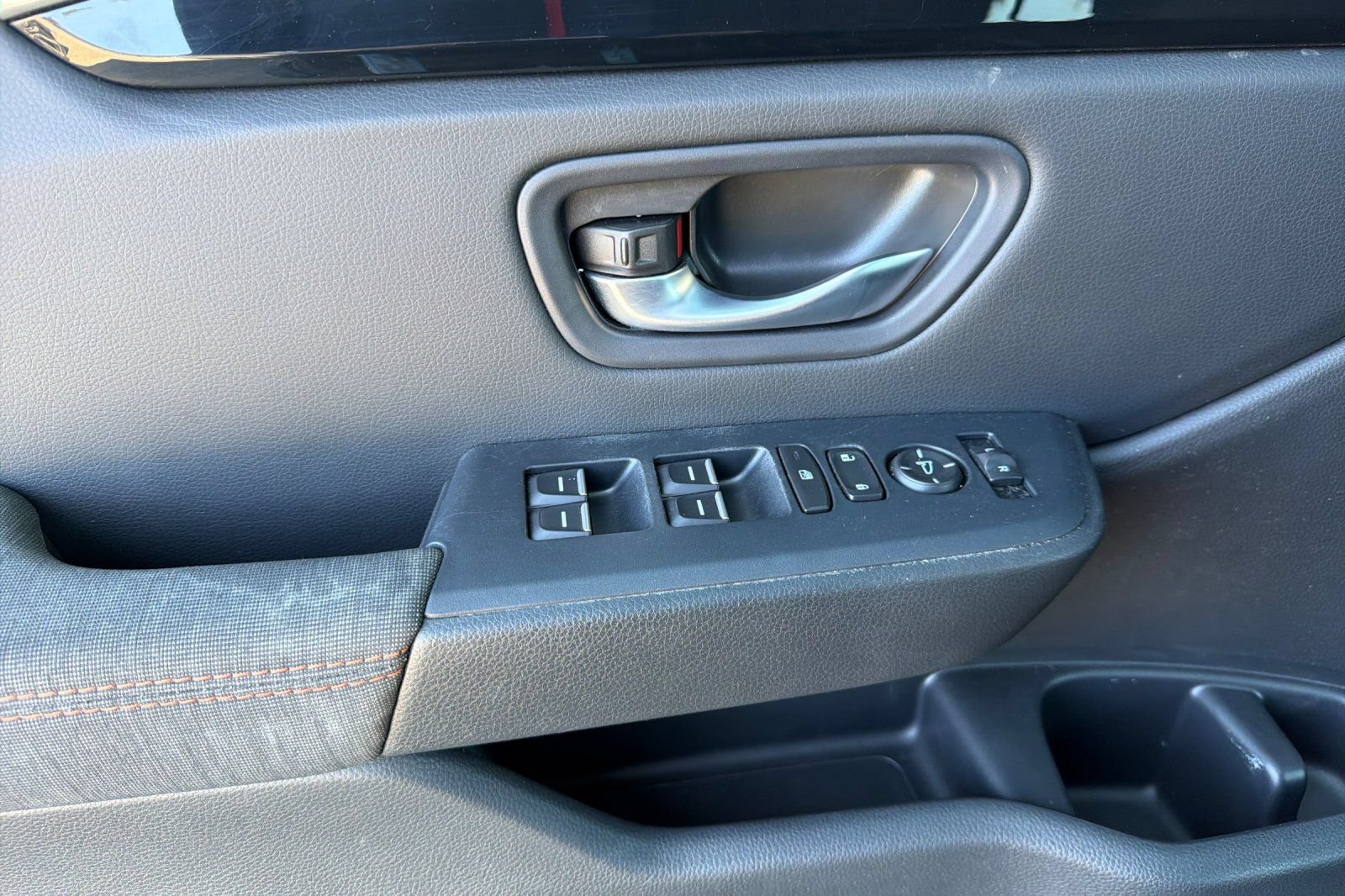 Used 2025 Honda Pilot Sport image 11