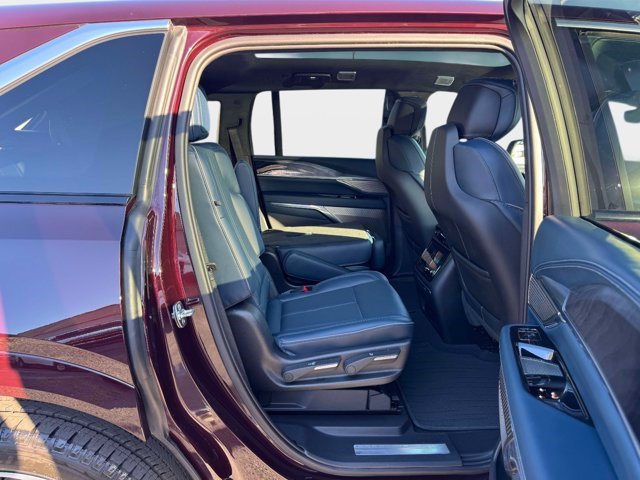 Certified 2025 Cadillac Escalade IQ Luxury 2 w/ LPO, Premium Carpet Package AWD/4WD image 21