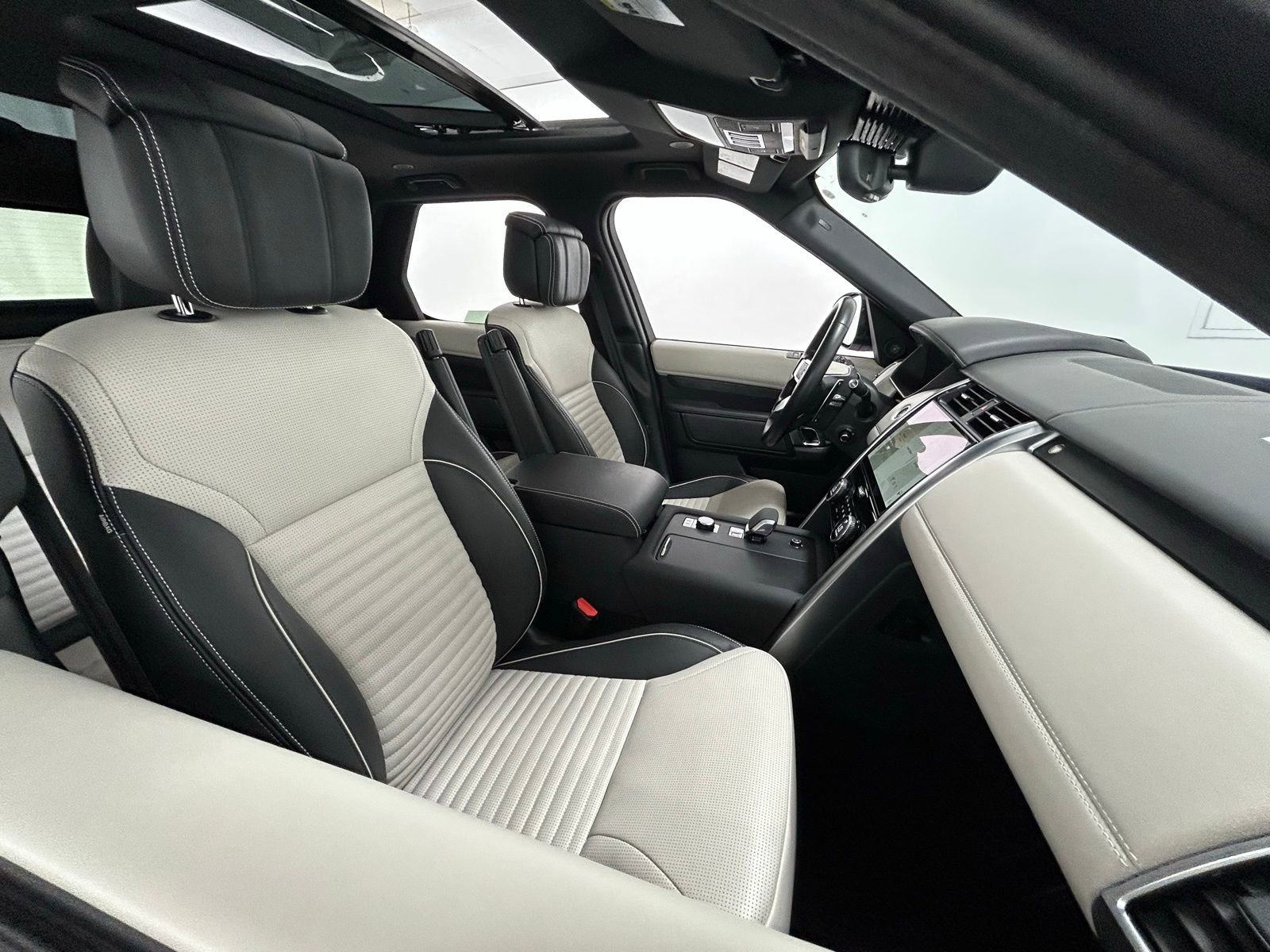 Used 2023 Land Rover Discovery HSE R-Dynamic image 44