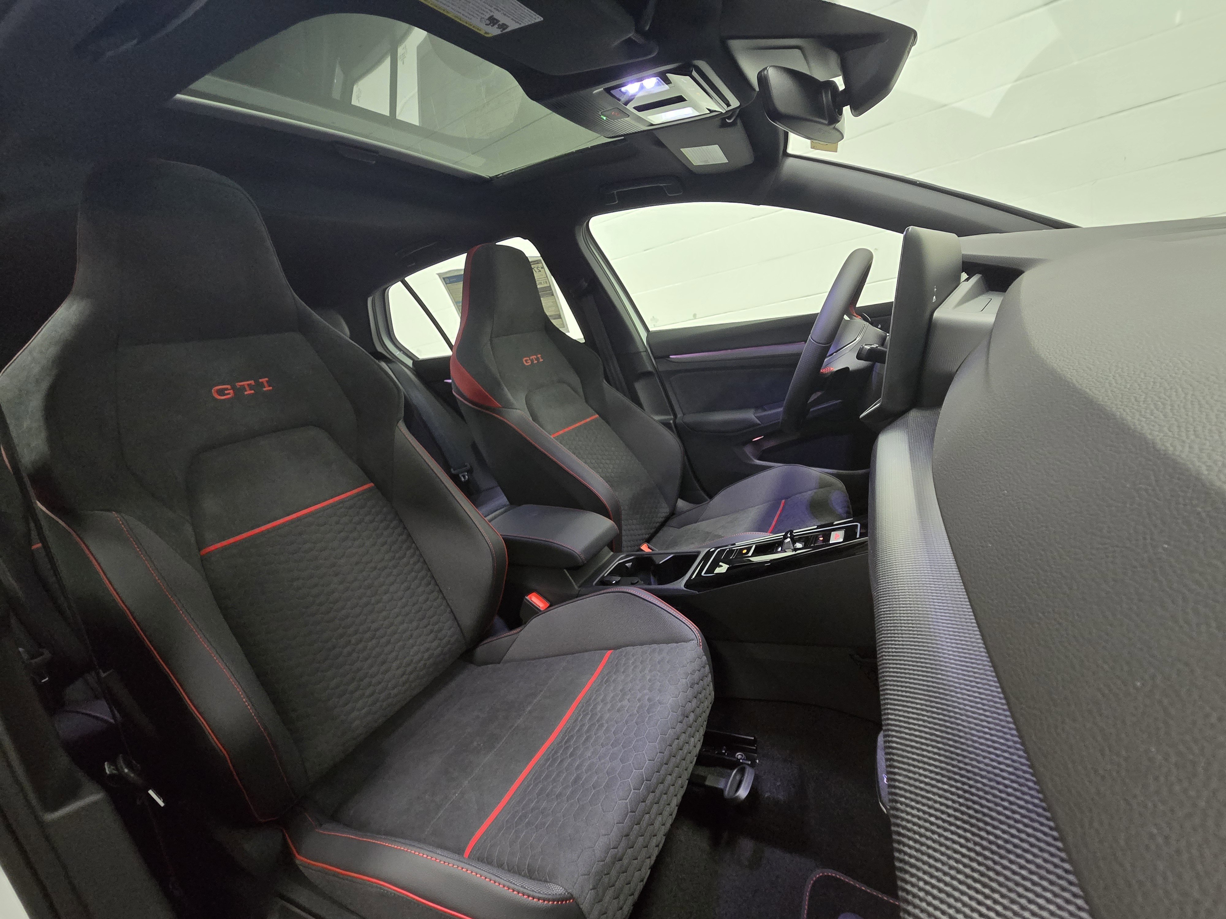 New 2025 Volkswagen GTI SE image 4