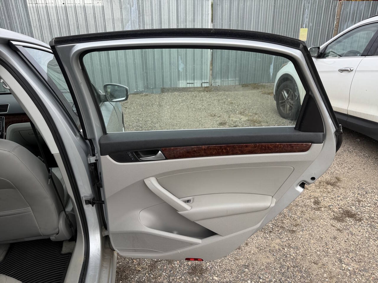 Used 2013 Volkswagen Passat 2.5 SEL Premium FWD image 26