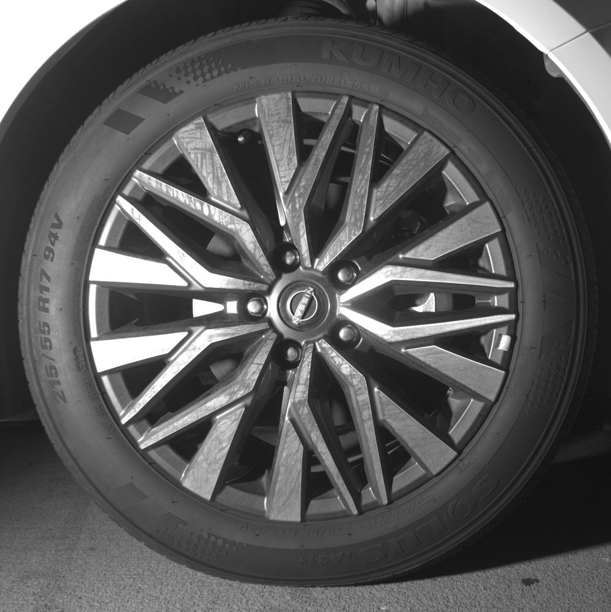 Used 2025 Nissan Altima 2.5 SV FWD image 13