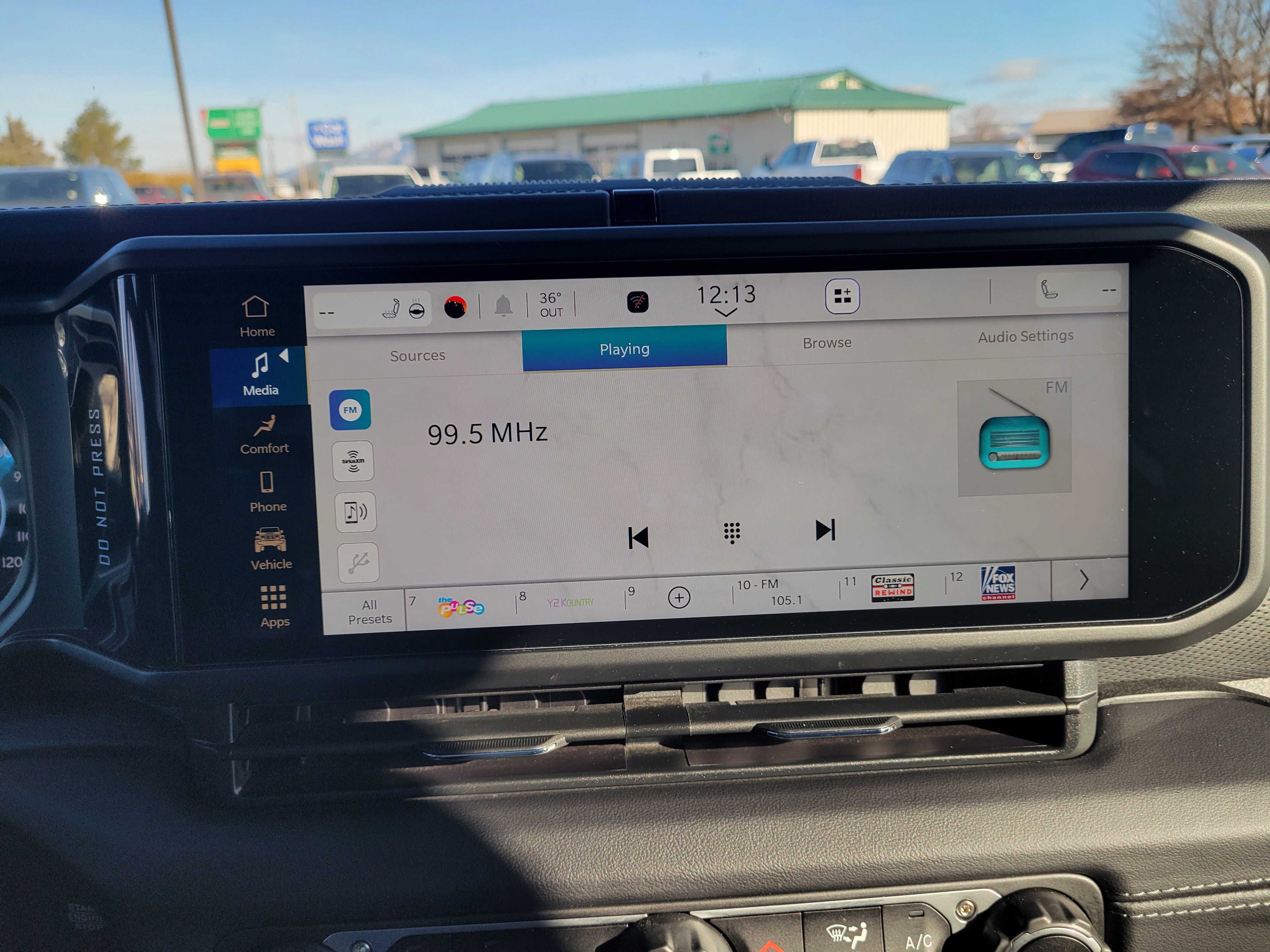 Used 2024 Jeep Gladiator Rubicon w/ Convenience Group image 9