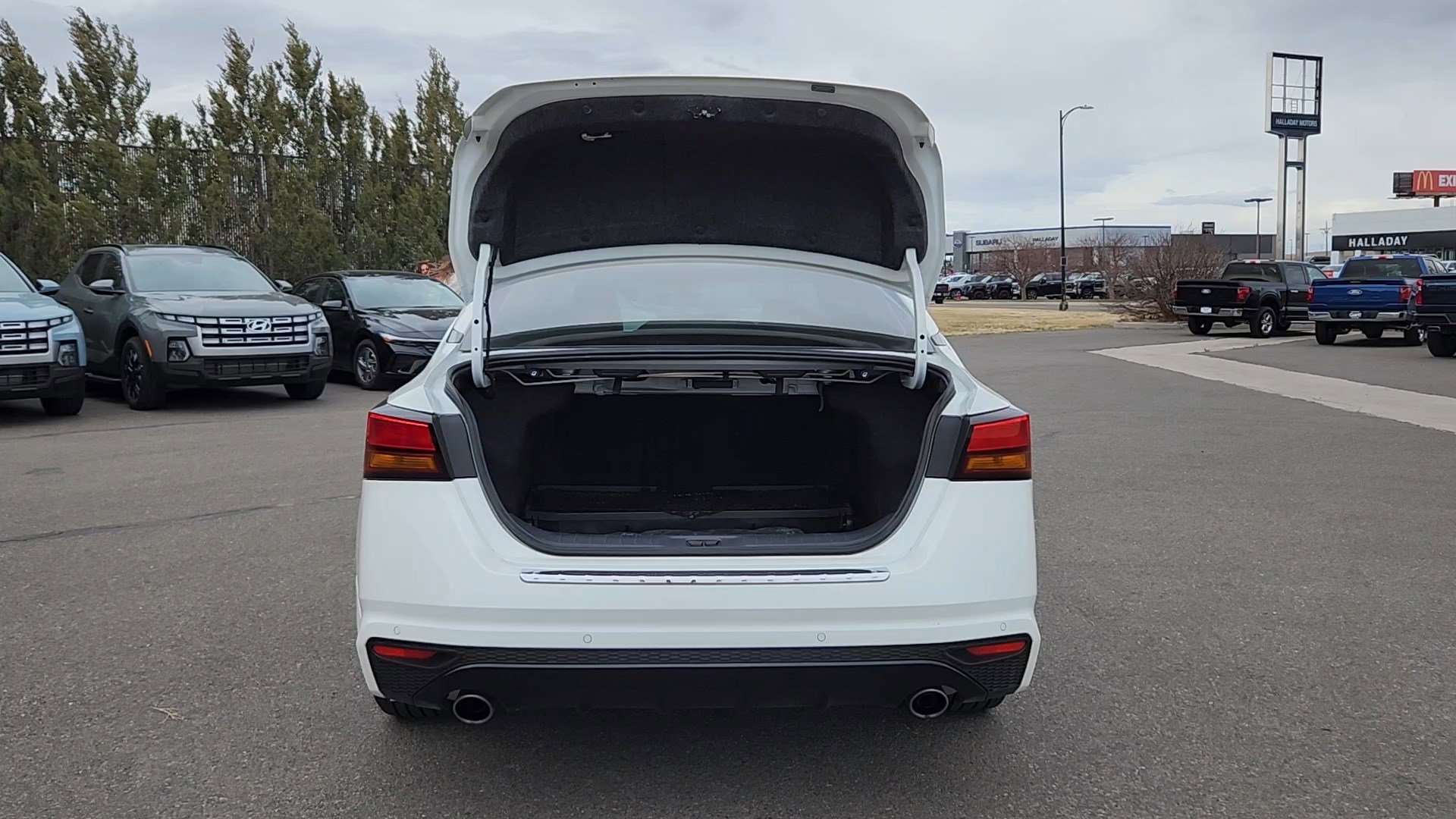 Used 2023 Nissan Altima 2.5 SR w/ SR Premium Package image 20