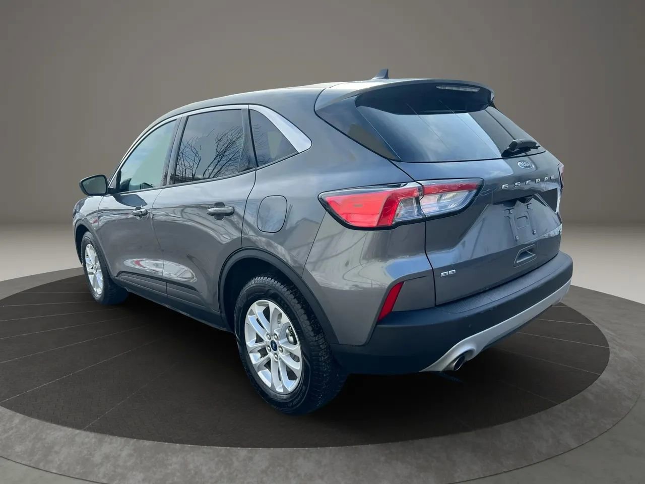 Used 2021 Ford Escape SE image 7