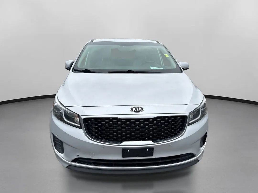 Used 2018 Kia Sedona LX w/ LX Essentials Premium Package image 2