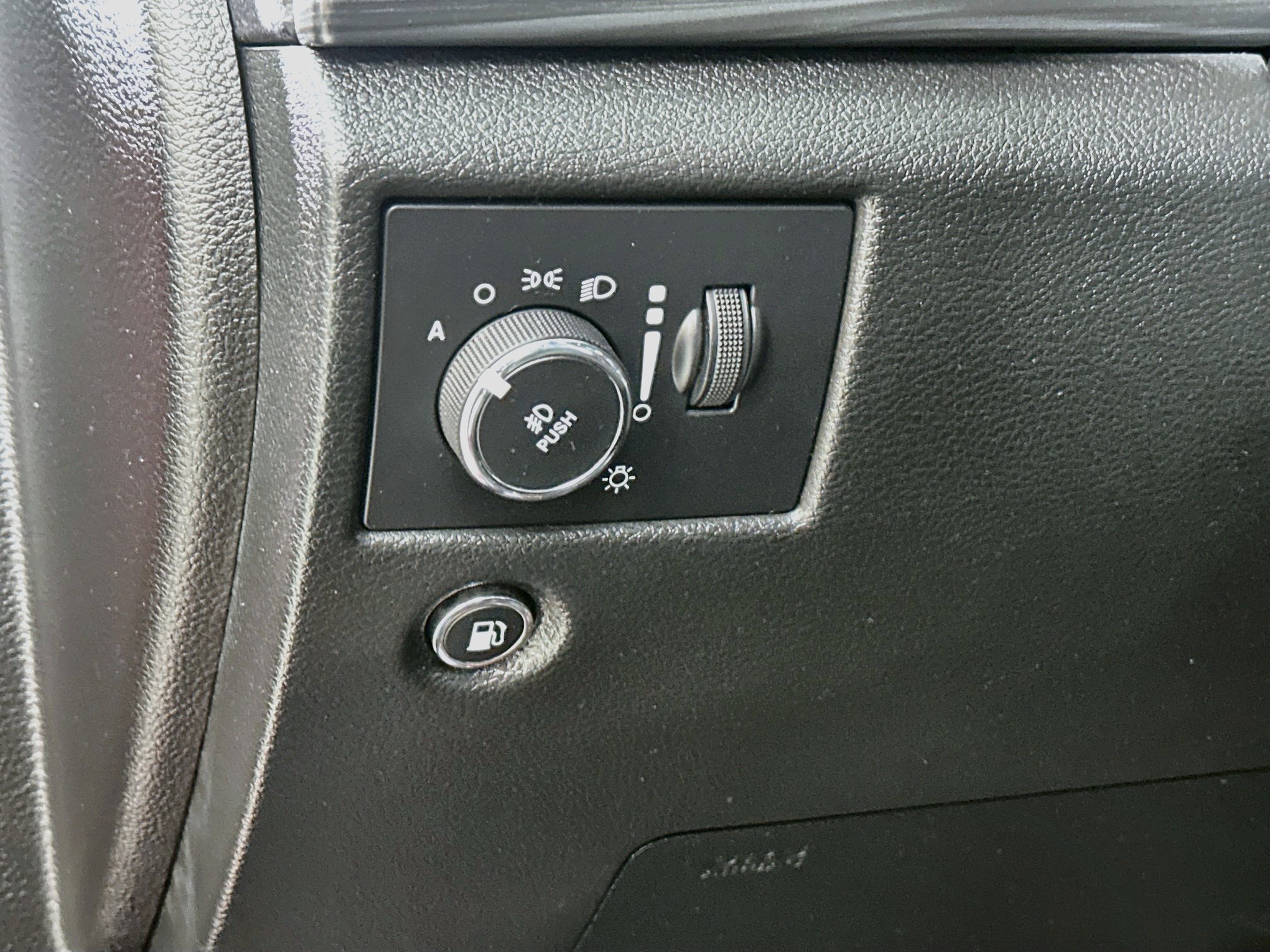 Used 2021 Jeep Grand Cherokee Laredo X AWD/4WD image 10